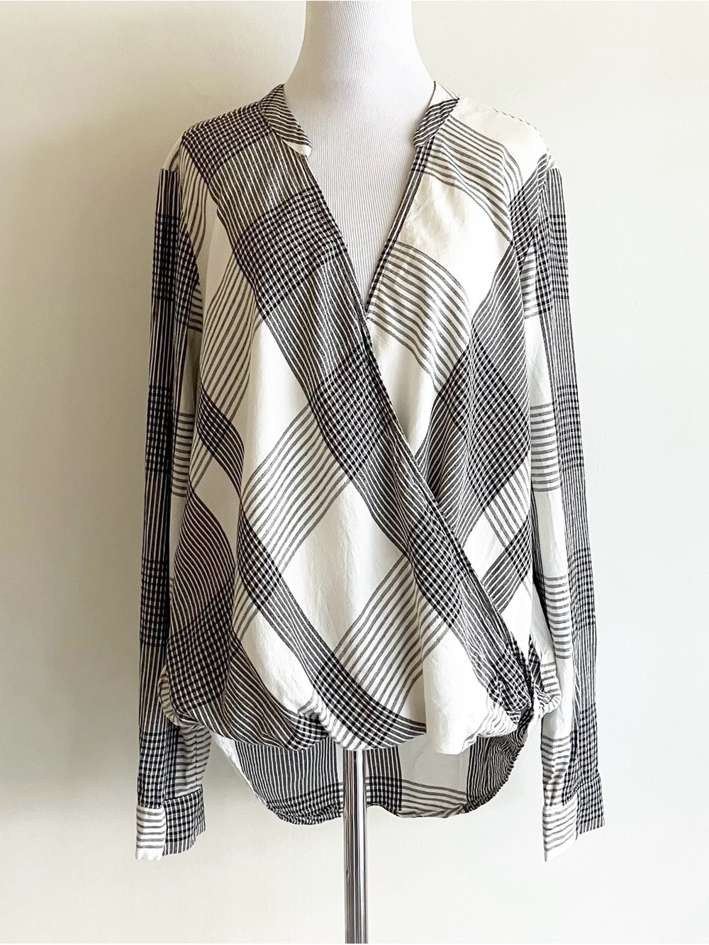 Splendid Murray Plaid Surplice Top Sz Medium Twist Wrap Black White Plaid